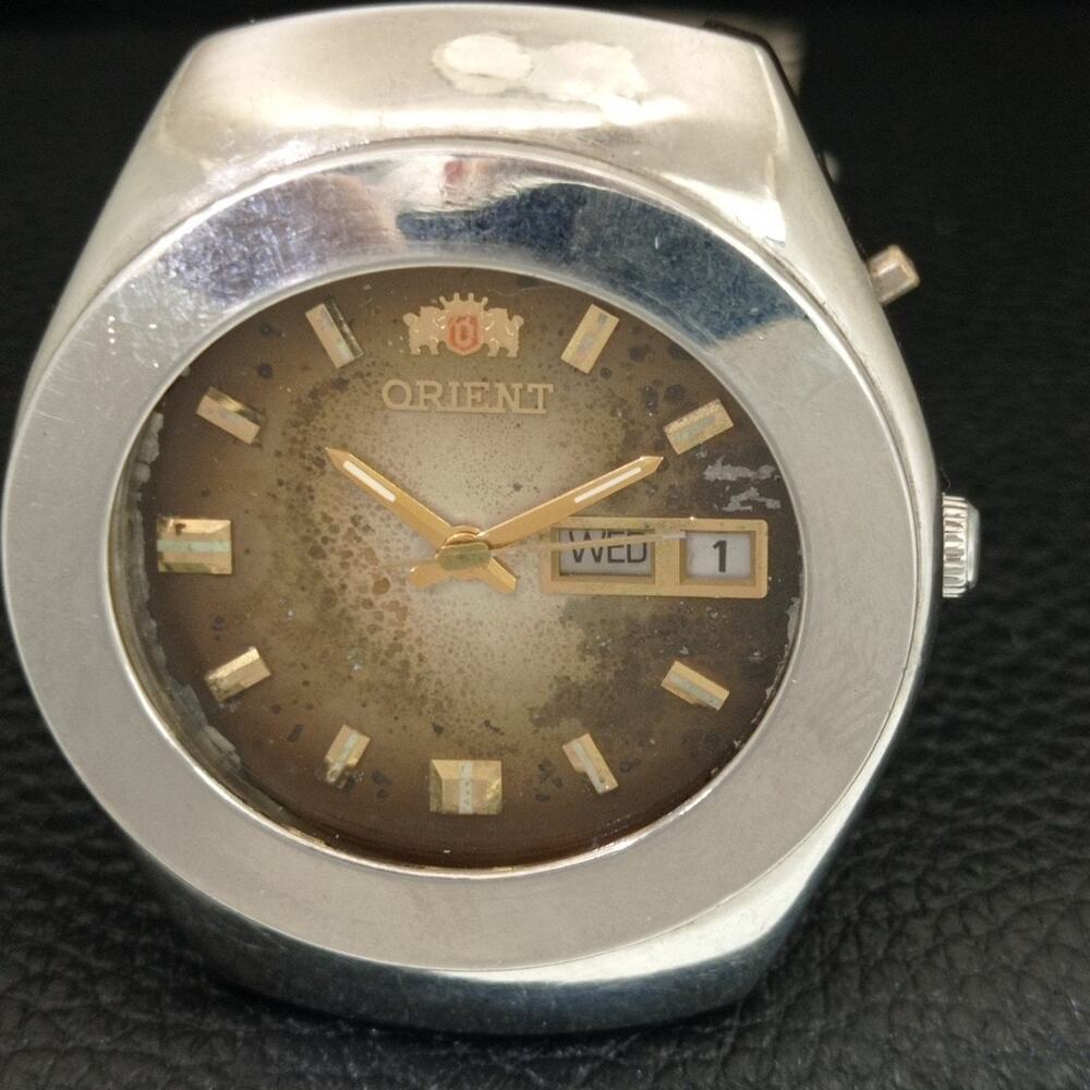 Vintage 1979 Orient Automatic Mens Silver Watch W/daydate & Gold accents - Picture 3 of 10